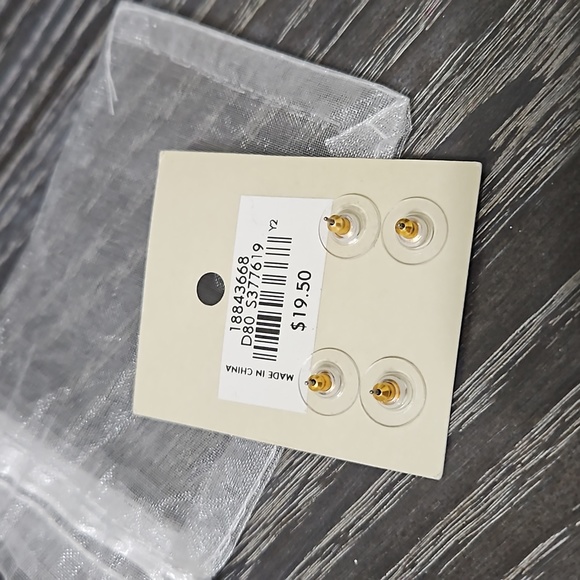 Loft 2 pairs of gold earrings - Picture 2 of 3